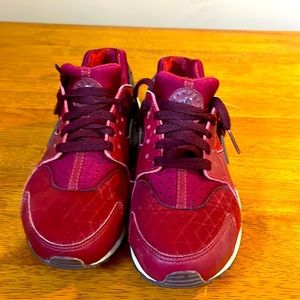 Nike huaraches size 5